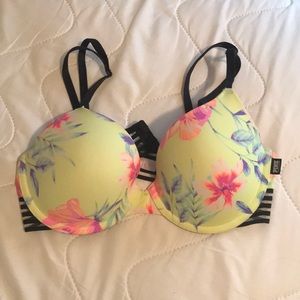 PINK Victoria’s Secret Lightly Lined
